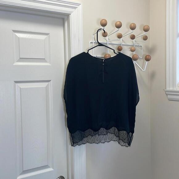 Aritzia - Wilfred - 100% Silk Elegant Boxie Lace Hem Women's Top - Black - Small - Picture 5 of 10